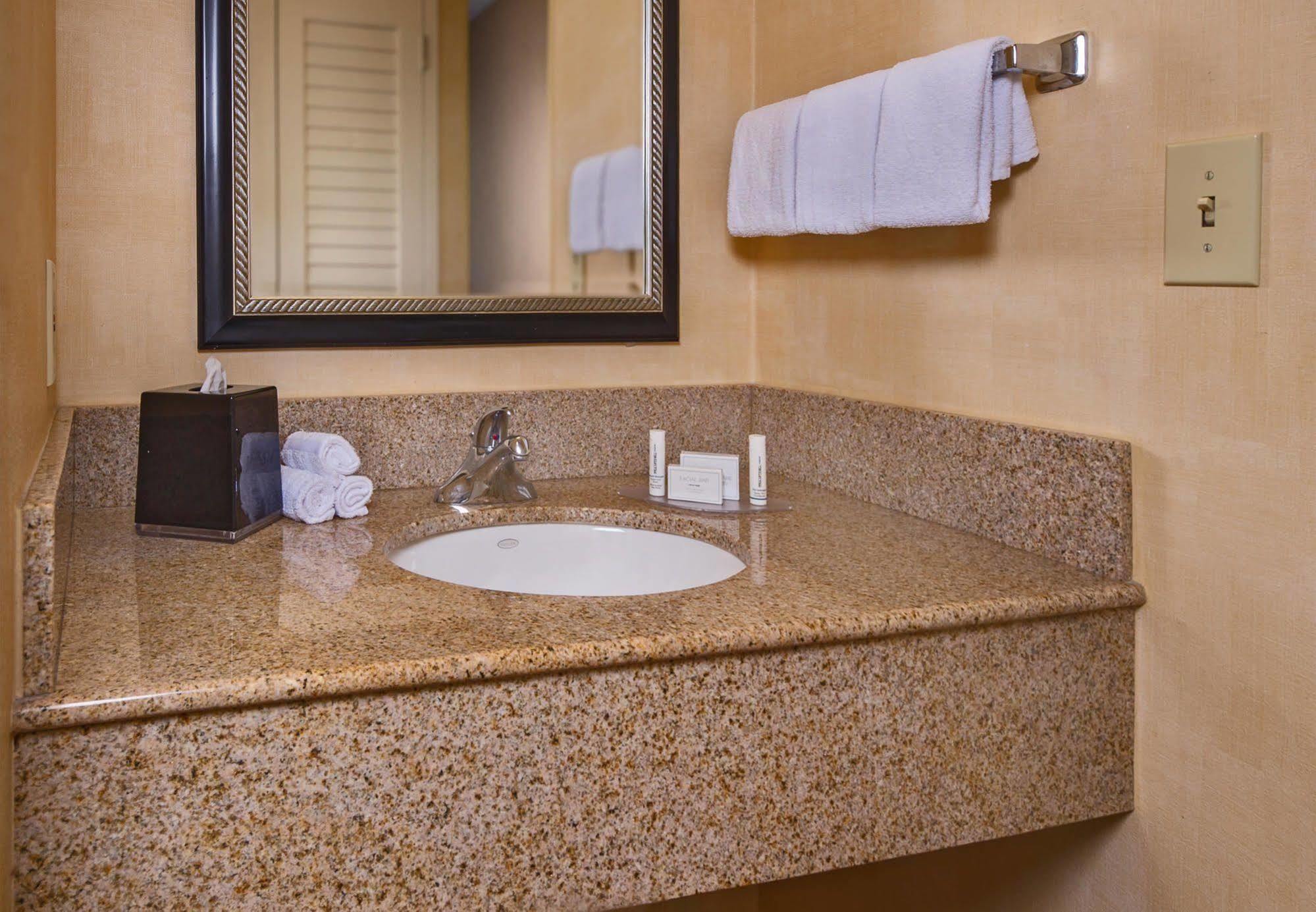Courtyard By Marriott North/white Oak 3*